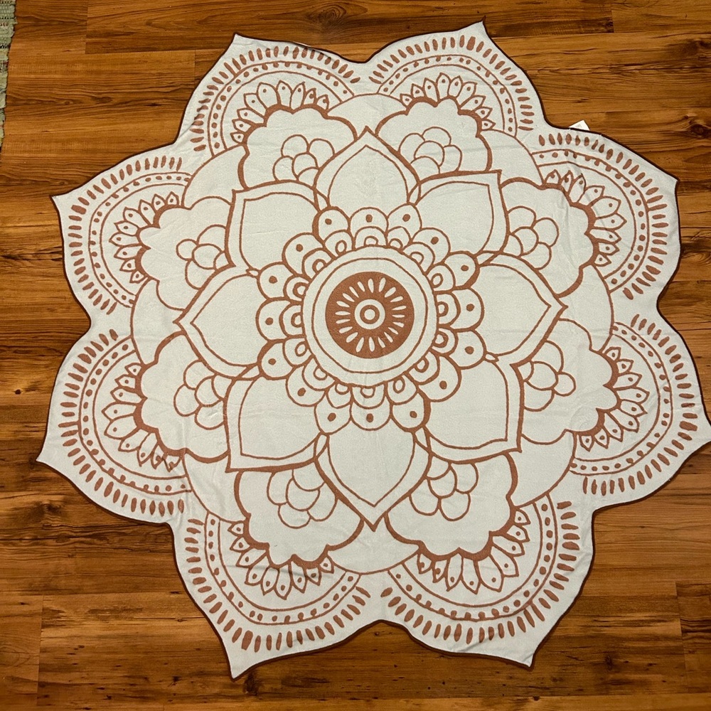Unique round beach towel